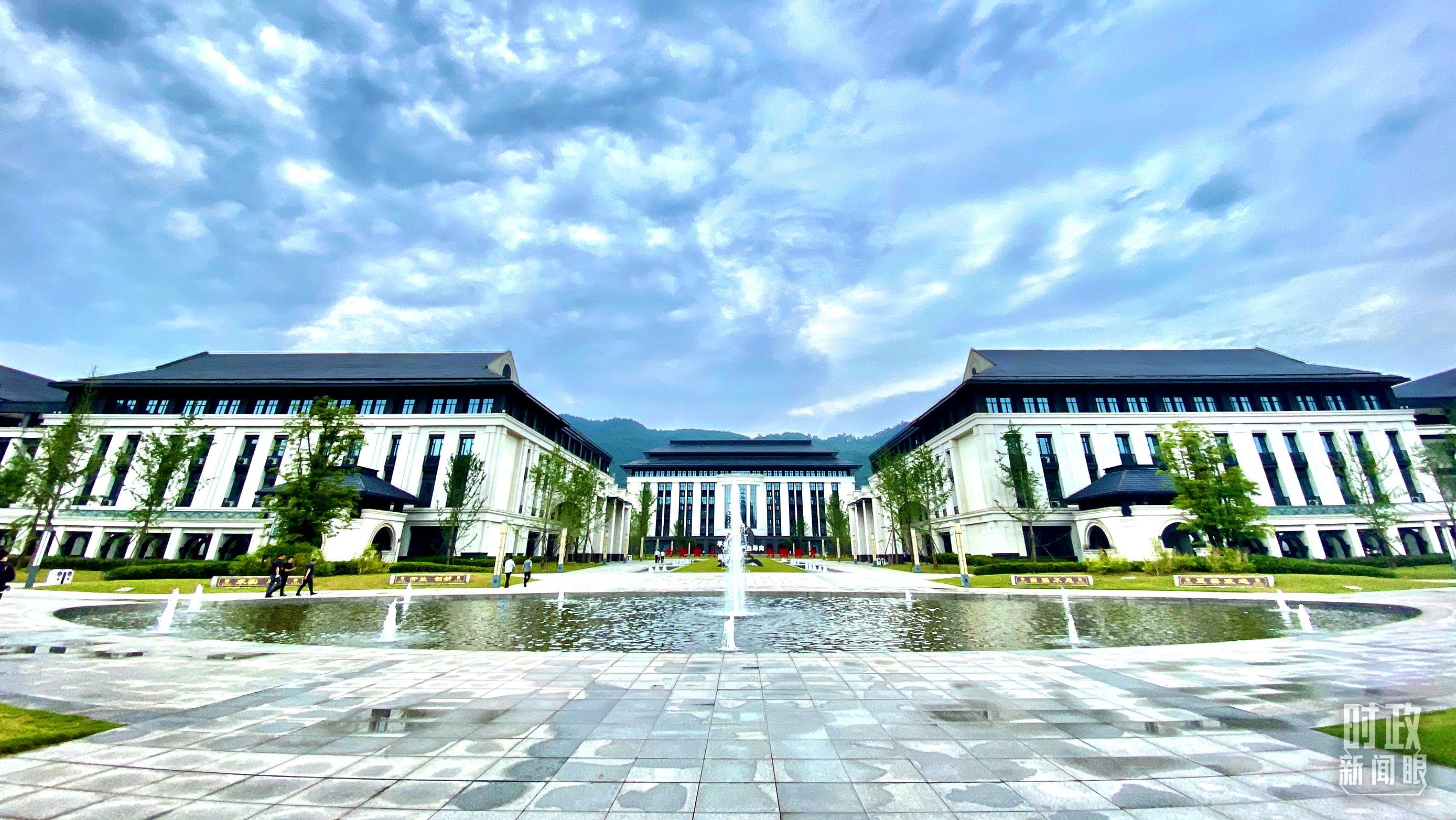 △宜宾学院现有学生2.4万余人。（总台央视记者李辉拍摄）