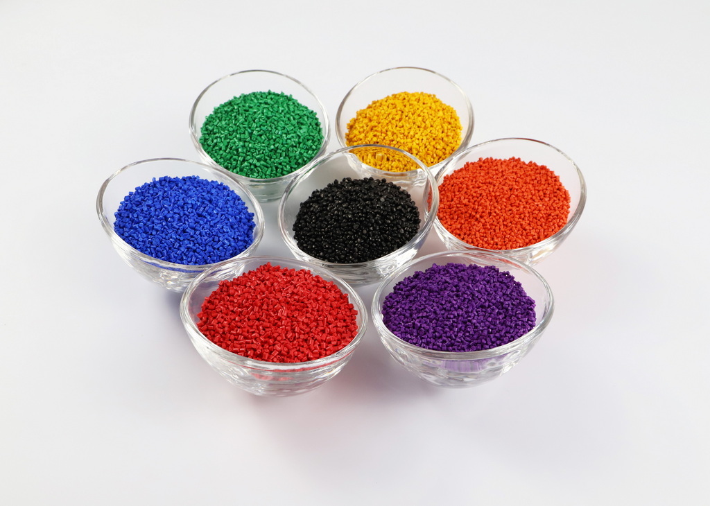 该公司生产的各种塑胶原料着色用色母粒.