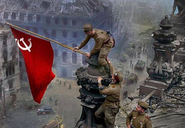 1945年1月12日:苏联红军部队开始从波兰维斯瓦河推进至奥得河,进入