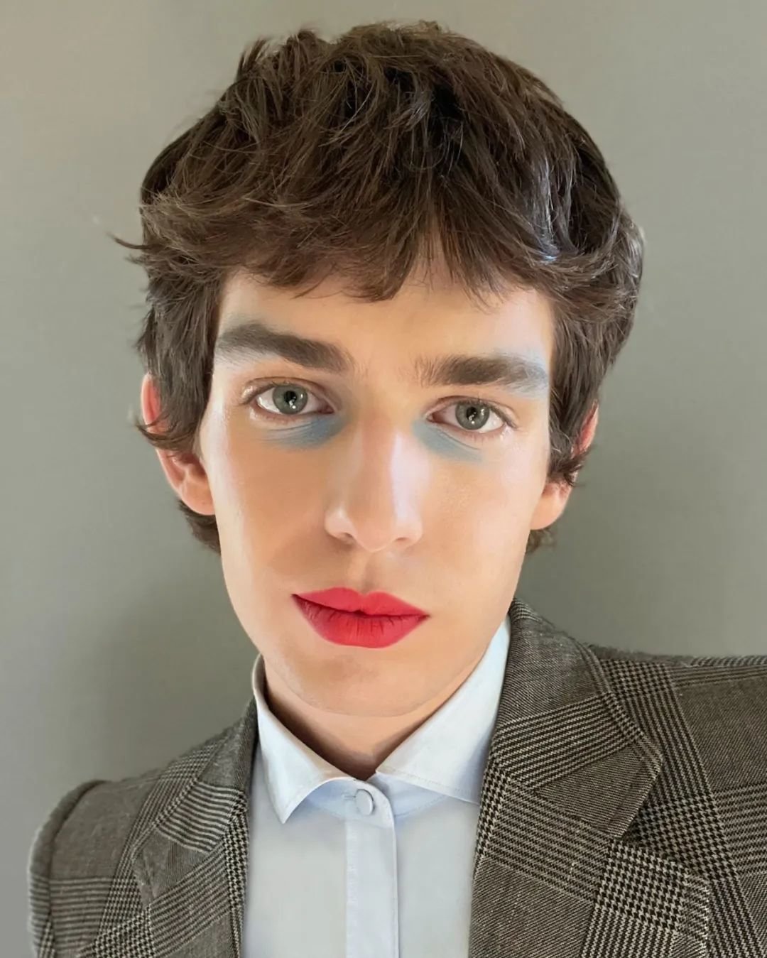 侏儒症女模特拍摄 GUCCI 时尚美妆广告_凤凰网