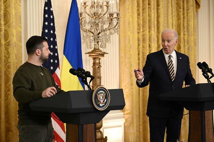 美国总统拜登和乌克兰总统泽连斯基在白宫东厅举行新闻发布会图源：外媒