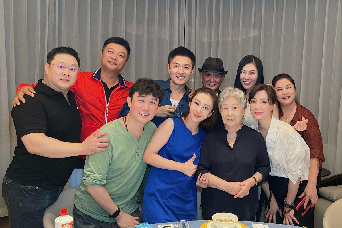 从照片中可以看到一些熟悉的面孔,于谨维,刘思彤,汤静等都在其中,女