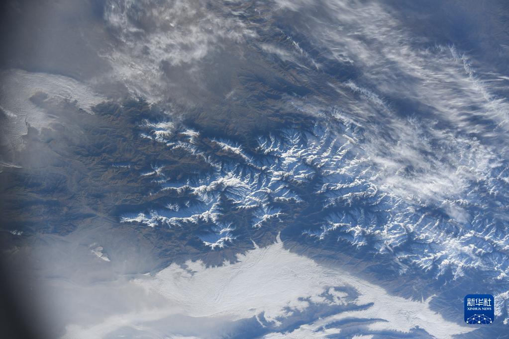 這是航天員王亞平在中國空間站組合體內拍攝的地球的畫面。新華社發（航天員王亞平攝）