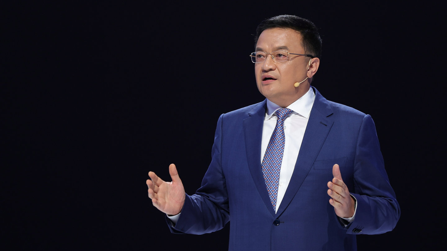 东风汽车集团副总经理、党委常委尤峥