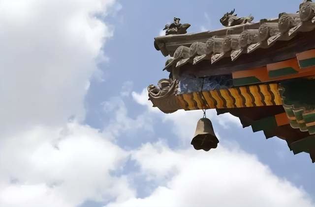 古建筑屋檐下的风吹铃动_凤凰网国学_凤凰网