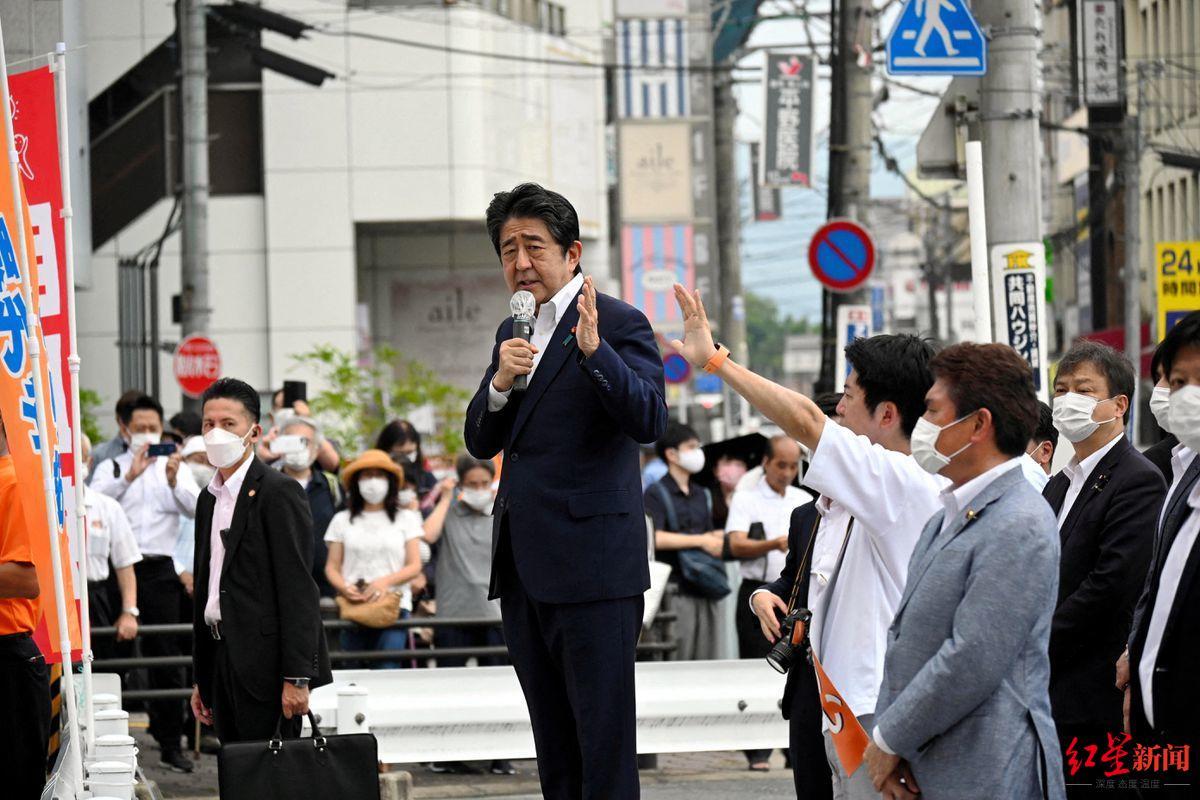 ▲安倍遇袭当天在街头发表讲话。