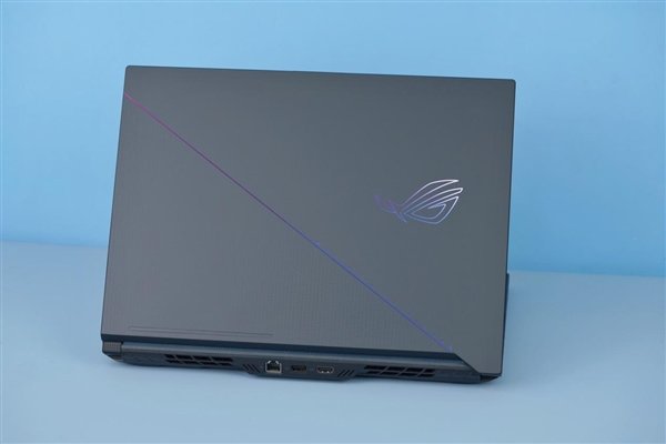 5万元顶级笔记本长啥样?华硕rog冰刃6双屏笔记本图赏