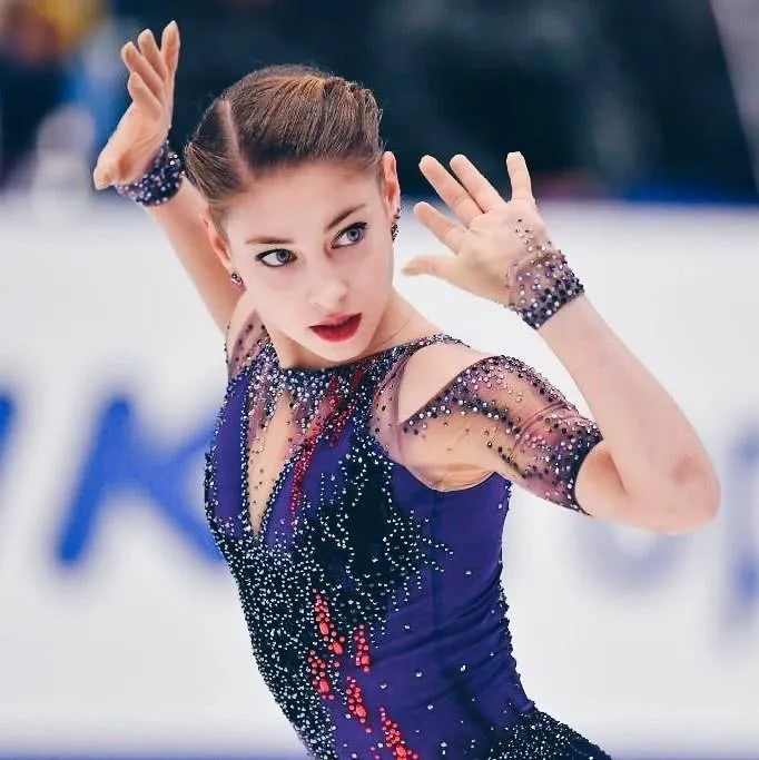 曾和莎莎,千金一起受训,也曾在青年组赛事上展露头角的科斯托娜娅