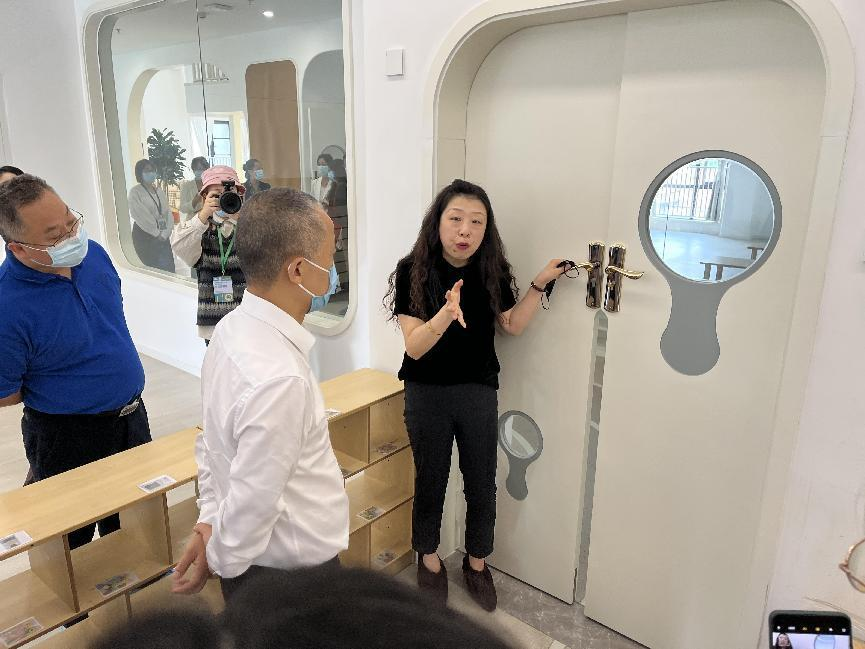 服务“一老一小”,构建全龄友好包容的超大城市_凤凰网