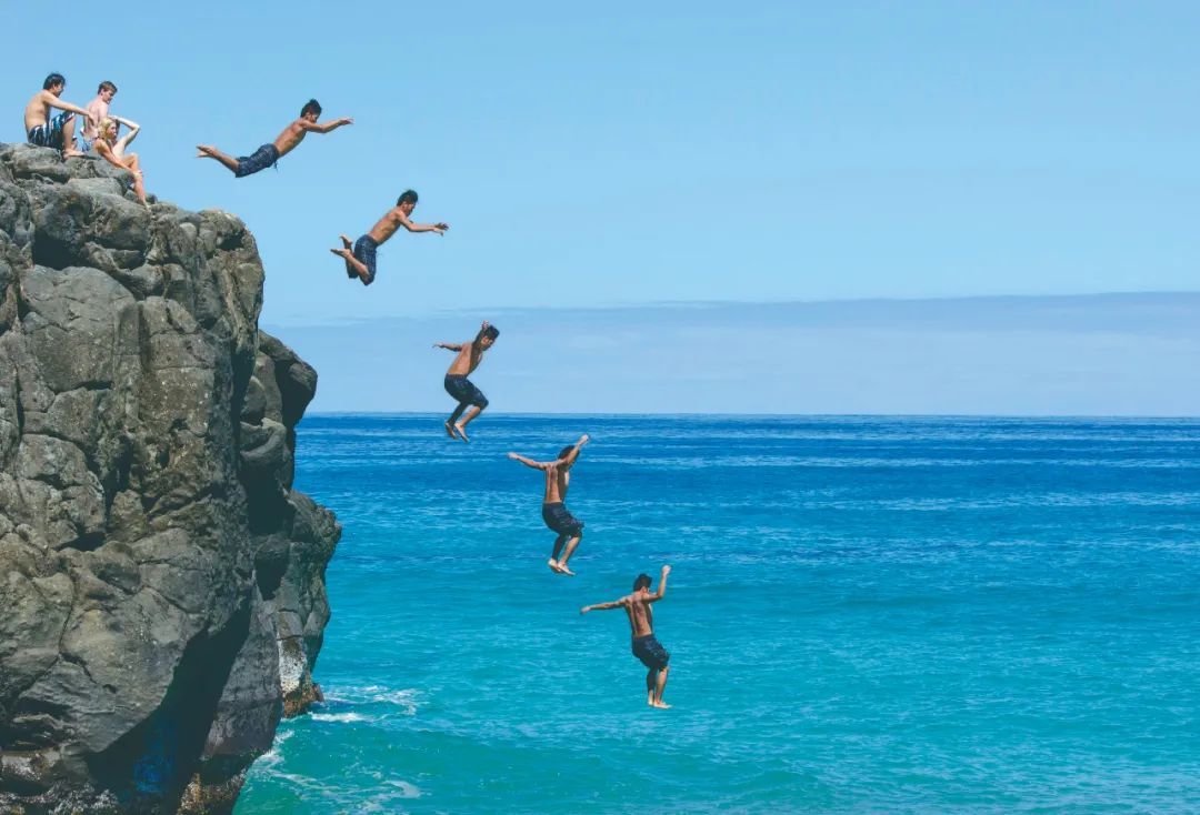 人从多高的地方落水会摔死