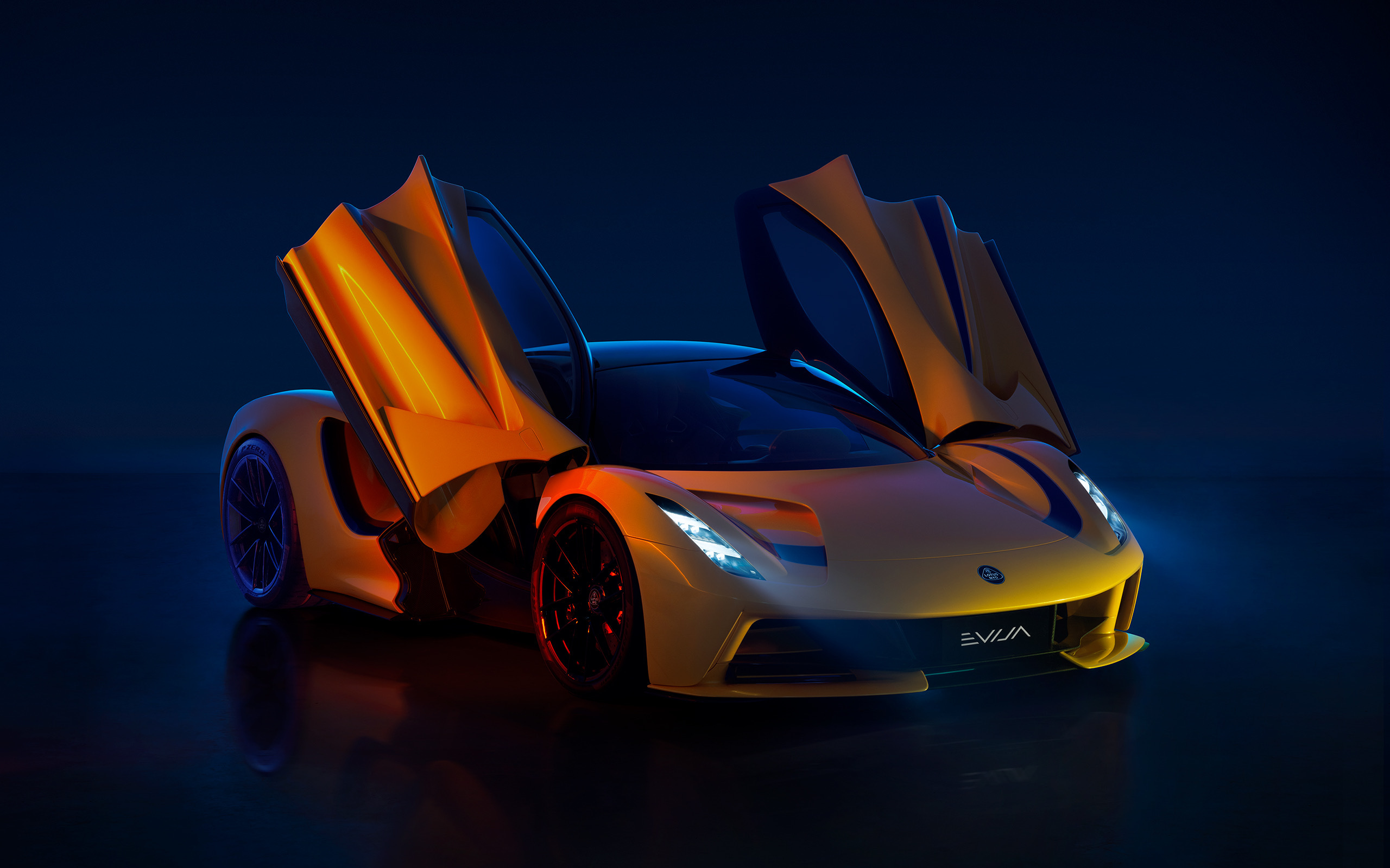 总的来说,这台evija是目前市面上为数不多的纯电动超级跑车,除了强悍