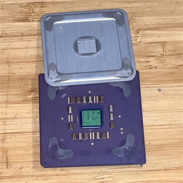 大神破解22年前的AMD K6-2+处理器:打开隐藏的128KB二级缓存