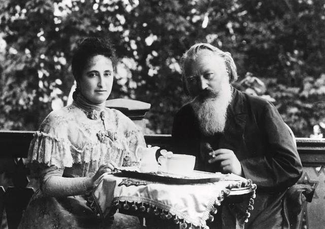 勃拉姆斯与妻子阿黛尔·施特劳斯。