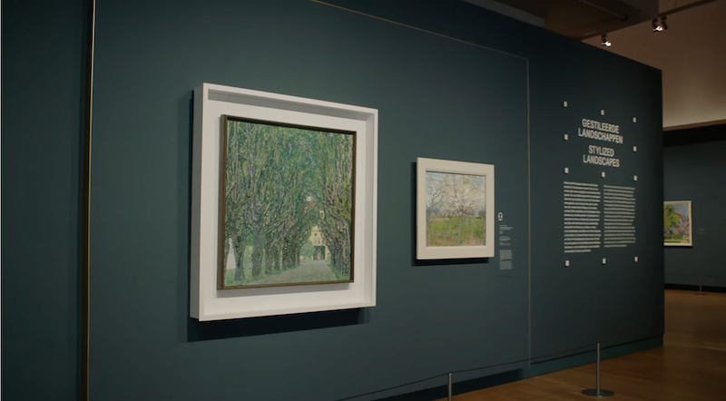 展览现场 克里姆特的方形风景画与文森特·梵高的画作并排悬挂。