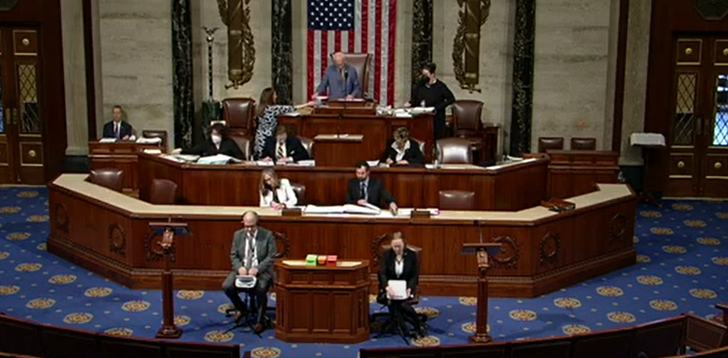 美国国会投票通过终止与俄罗斯的正常贸易关系，禁止进口俄能源法案。视频截图