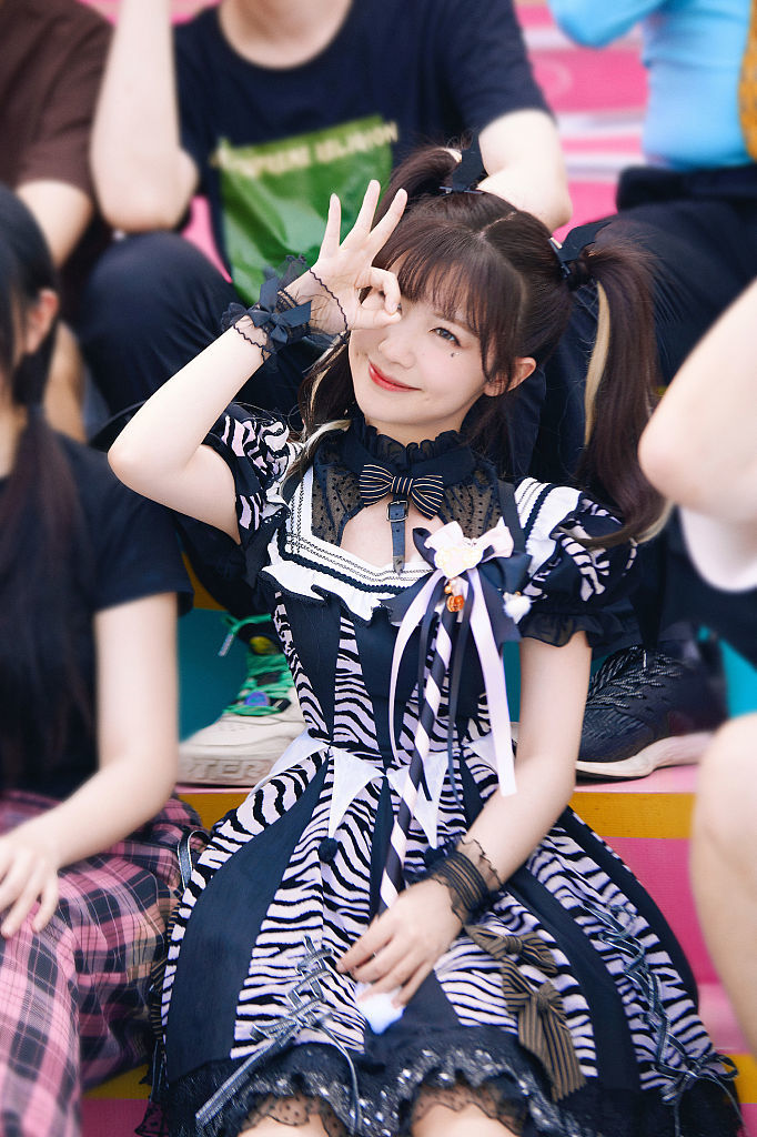 赖美云向前冲小恶魔造型花絮照释出扎双马尾甜美元气