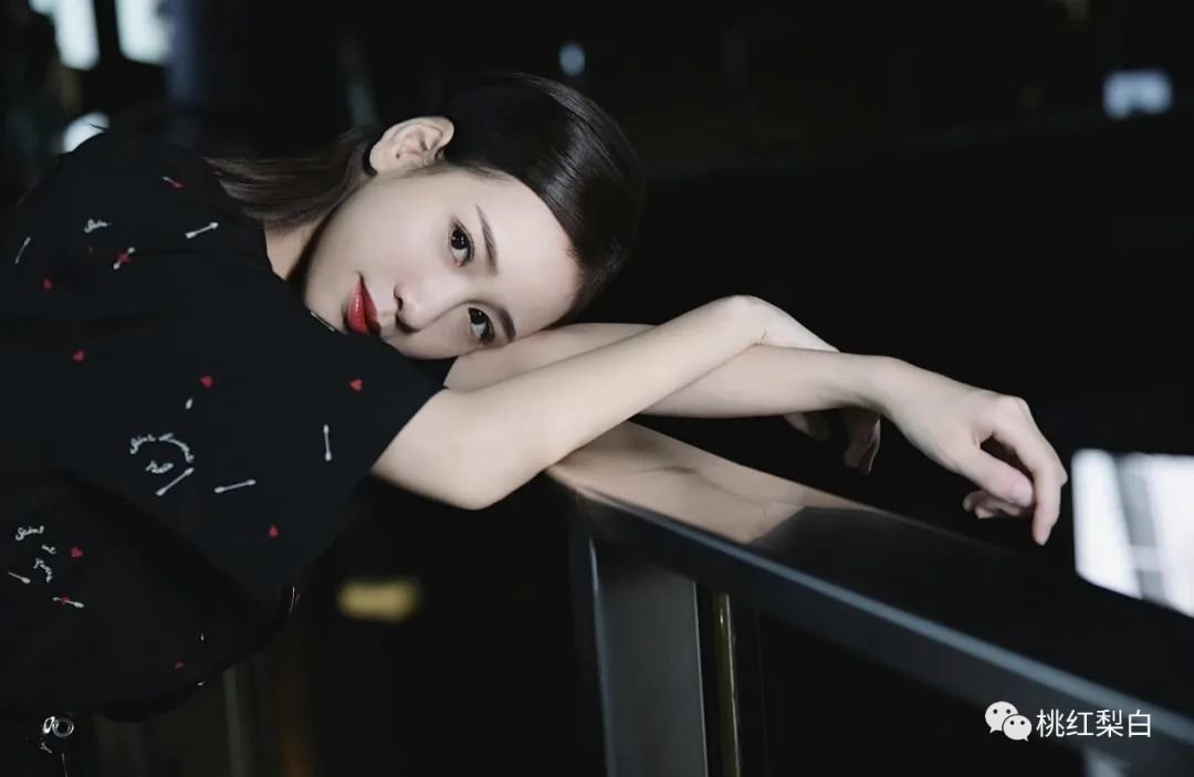 前几天,"特步小公主"丁佳敏和"七匹狼公子"周力源,举办了订婚仪式.