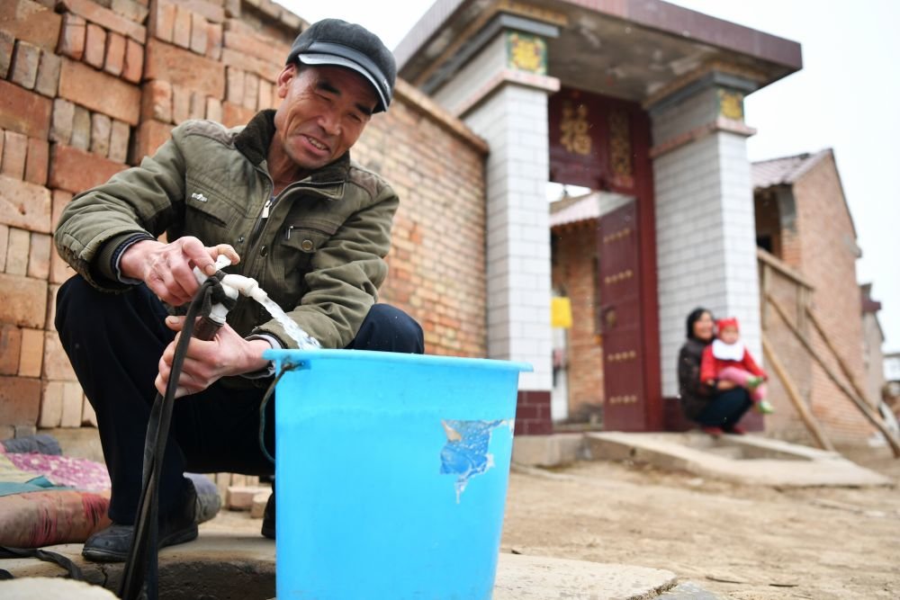 总书记挂念的“关键小事”丨让农村人口喝上放心水