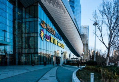 它就是万达集团和天元集团联合打造的临沂金雀山路万达广场,两者强者