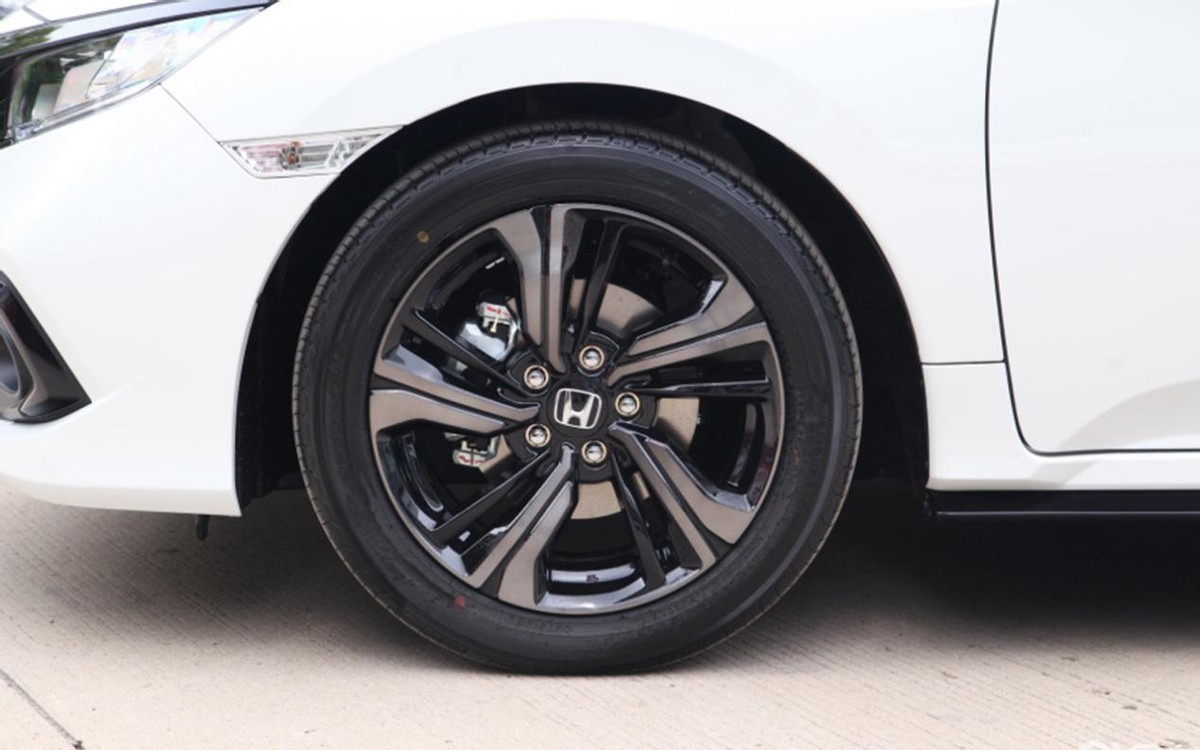 轮胎起皮开裂车内异响频发东风本田思域即将走下神坛