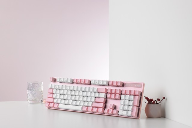 粉嫩玩咖，雷柏V500PRO草莓牛奶多模版无线游戏机械键盘