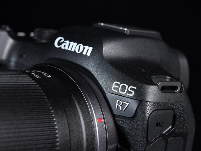 【有料评测】佳能EOS R7评测:全能的便携微单相机