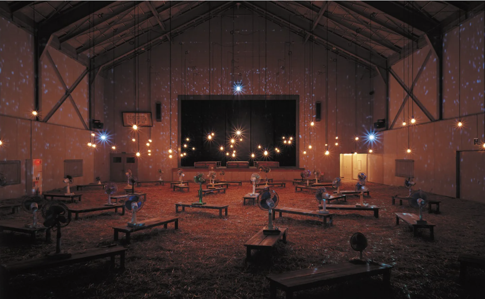 克里斯蒂安·波尔坦斯基的《最后的教室》。 越后妻有大地艺术祭官网 图