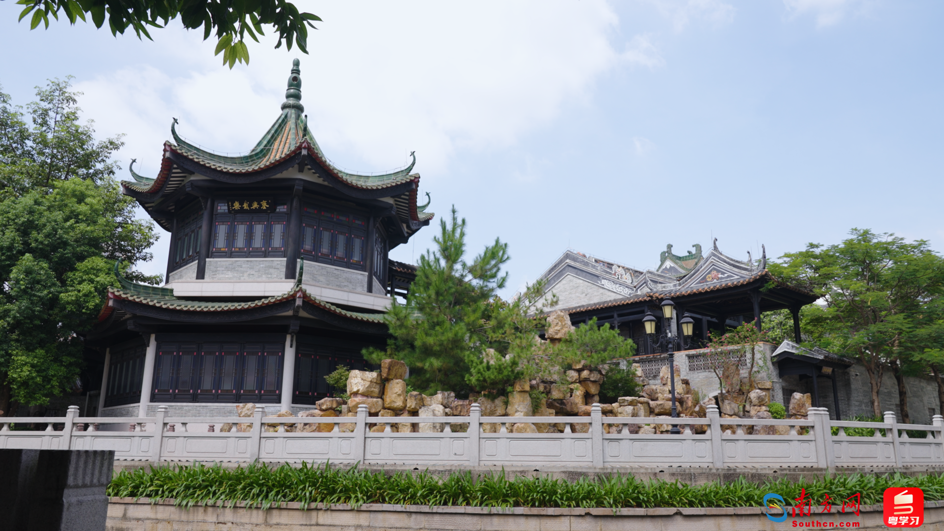 具有岭南建筑风格的粤剧艺术博物馆已成为永庆坊内的热门打卡地。