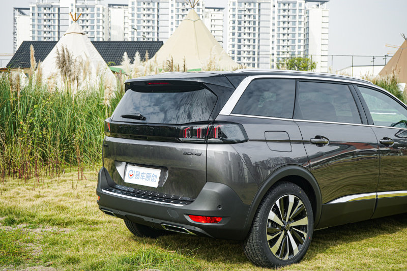 换装全新狮标抢先实拍东风标致新5008