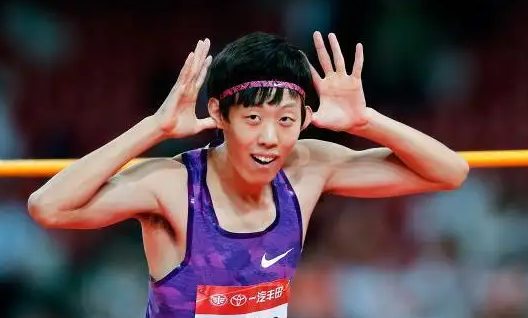 横幅抢镜！张国伟假期不休息，月底参赛，外界力挺：冲击领奖台_凤凰网