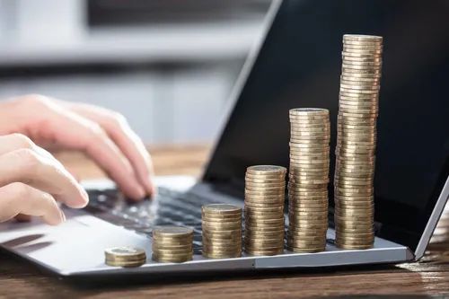 “每户发1万现金不算多”？直接发钱讨论再起 为何说这方式并不现实？_凤凰网