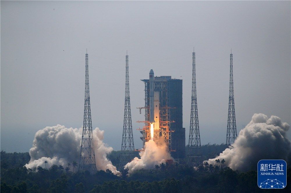 2月27日11时06分，我国在文昌航天发射场使用长征八号运载火箭成功将22颗卫星发射升空，创造我国一箭多星新纪录。新华社发（屠海超 摄）