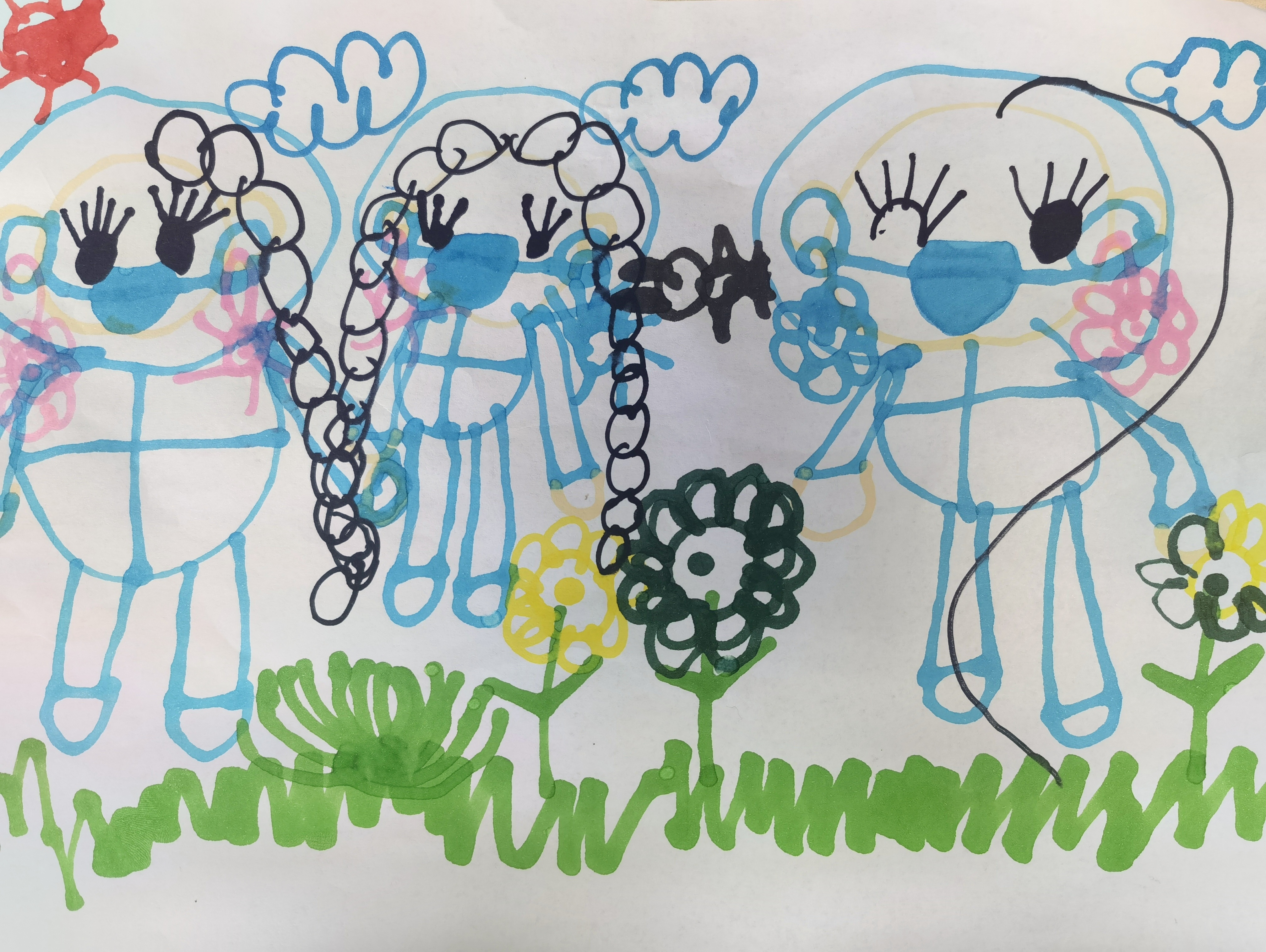 赵婧楠收到的社区小朋友的“大白”画作。受访者供图