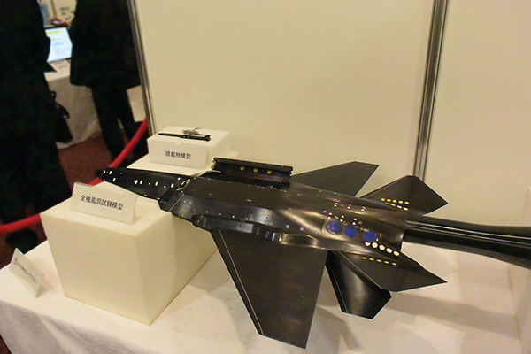 F-3战机模型。