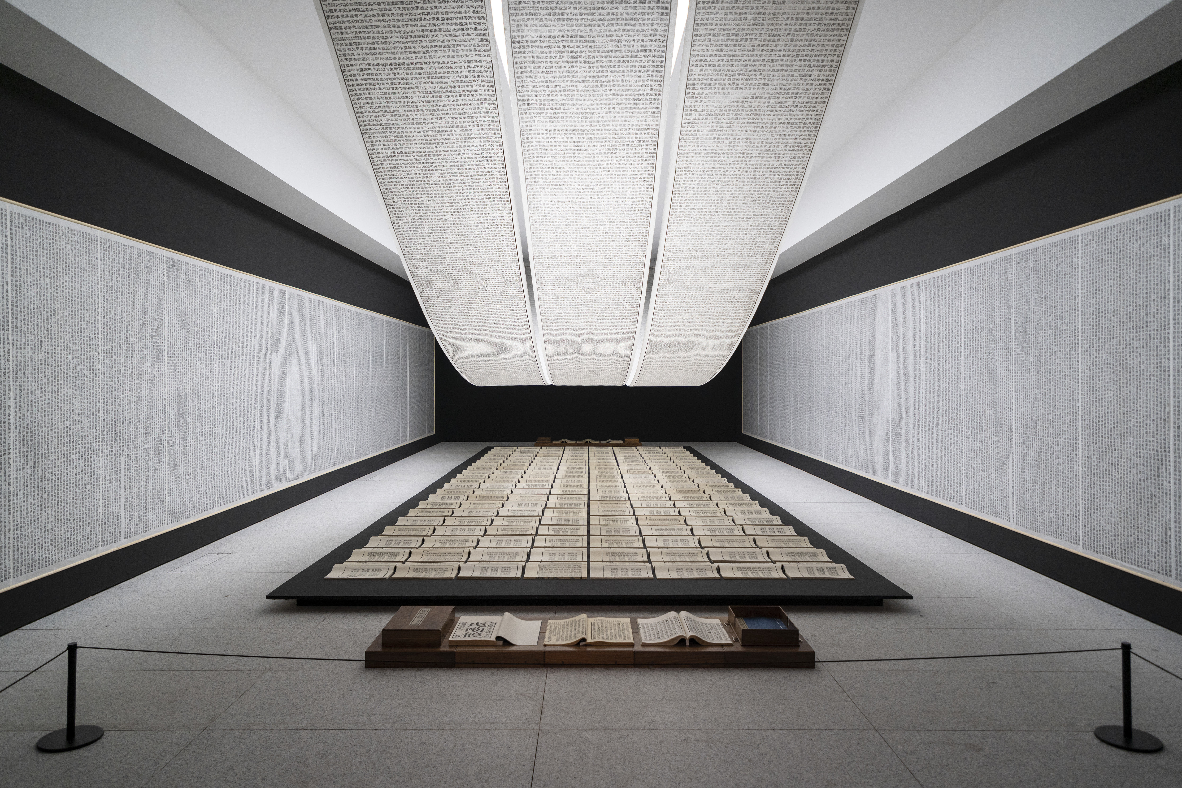 上海-浦东美术馆-徐冰的语言 2.JPG