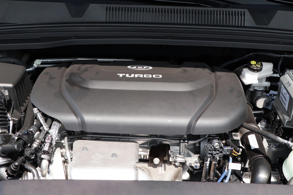 动力方面,老款凯捷搭载的是代号ljo的1.