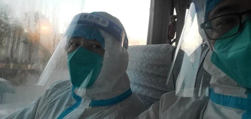 尽管核酸检测结果为阴性,但李霄仍然被转运。