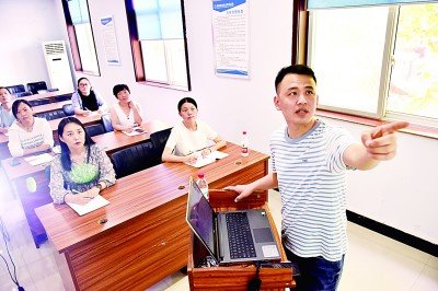 坚持就业优先战略:夯实民生之本 增进民生福祉