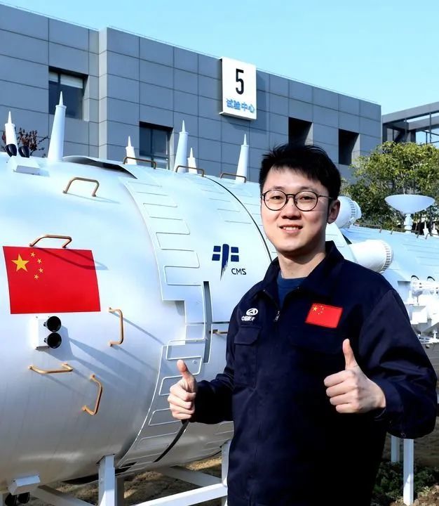 中国航天科技集团八院电子所载人航天工程话音设备主管设计师陆彬。