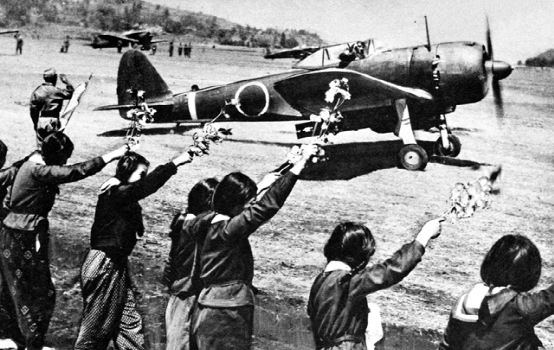 二战中，日军用钢管铁皮造最简陋特攻机，起落架升空就脱落_凤凰网