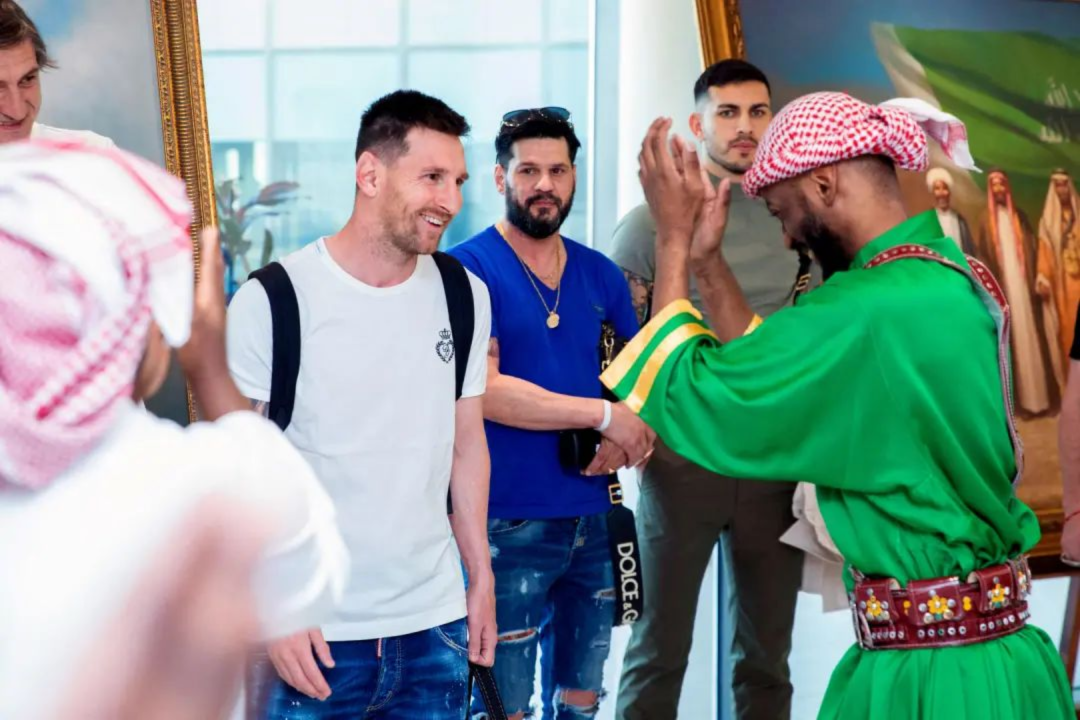 今年5月，梅西到沙特，担任沙特旅游大使