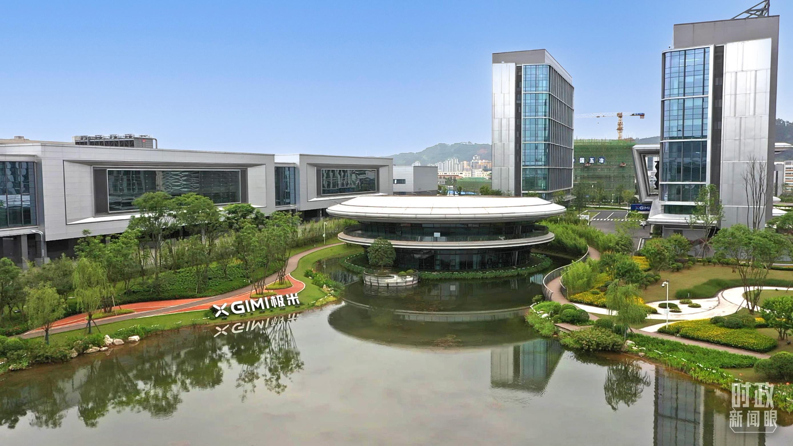 △整个园区以湖区为景观核心。（总台记者胡吉川拍摄）