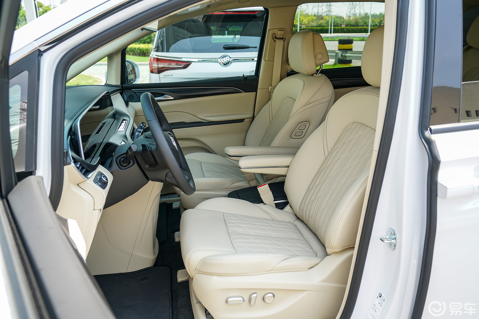 旧貌换新颜实拍别克新gl8艾维亚es陆尊