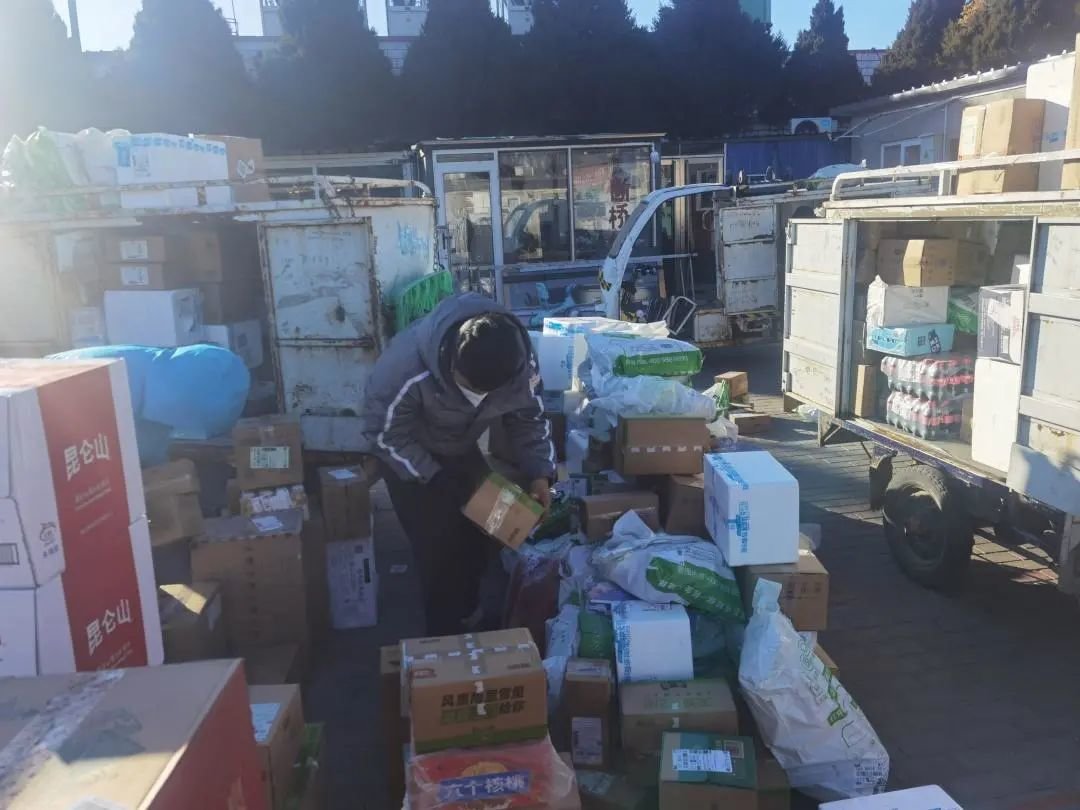 菜鸟仓储配送黄渠站/记者拍摄