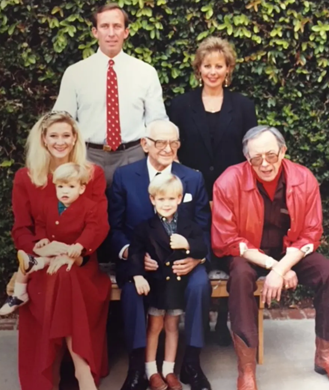 名流||好莱坞帅哥变疑犯，这个纽约老钱家族故事可太多了……, image size:1063x1261