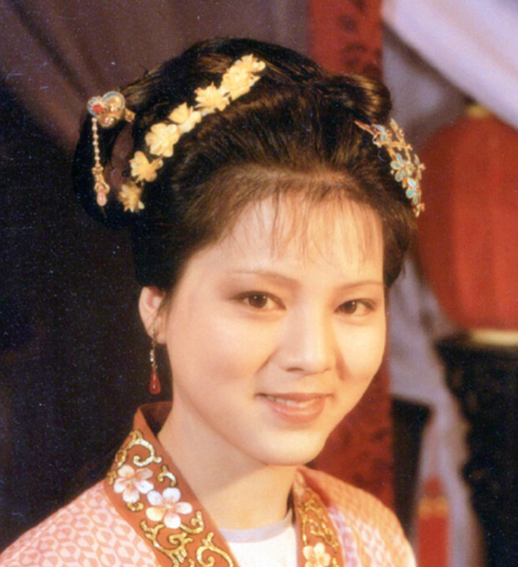 红楼梦里花袭人在贾宝玉心里到底是什么地位