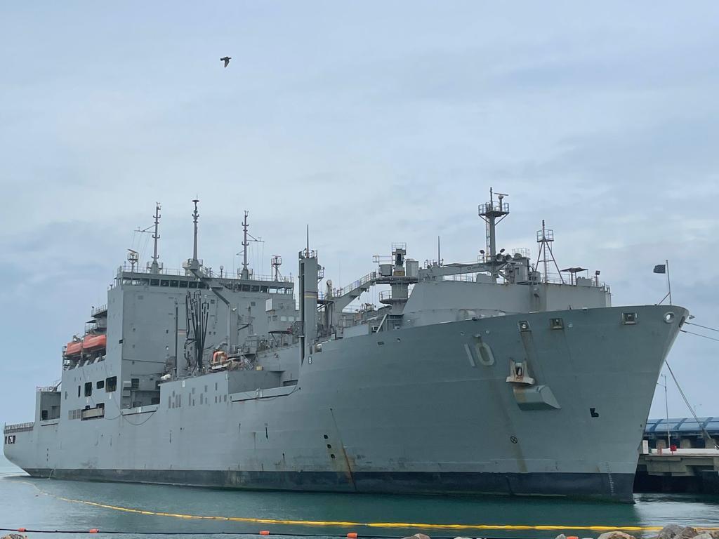 美国海军T-AKE-10“查尔斯·德鲁”号干货补给船停靠钦奈卡图帕里造船厂泊位 图片来源：印度国防部发言人