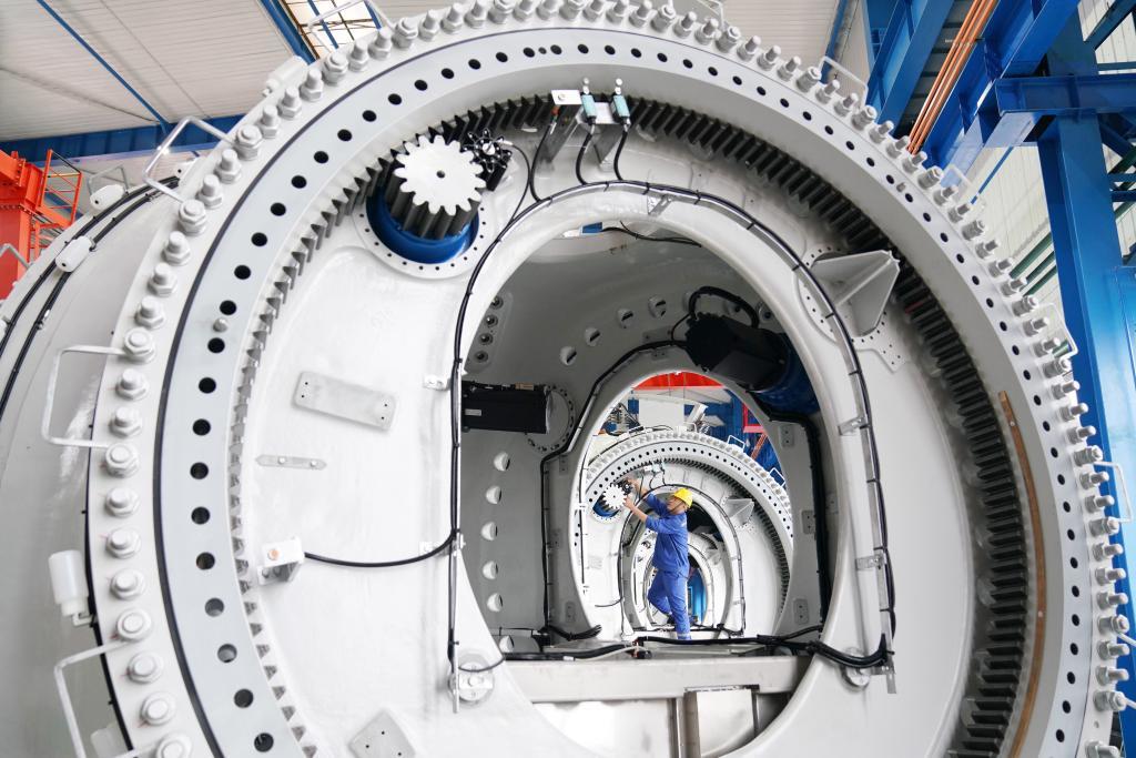 中国一重集团有限公司风电装备生产制造厂。新华社记者王建威摄