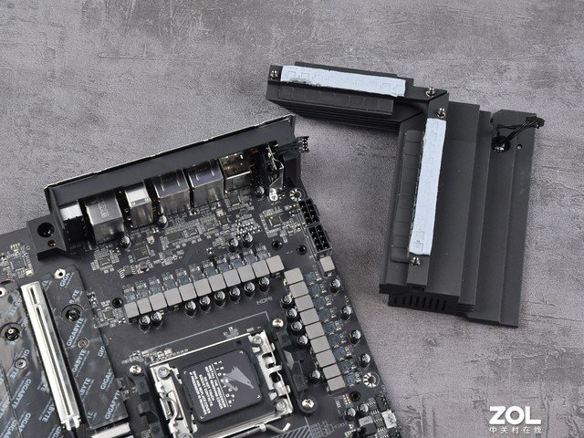【有料评测】技嘉X670E AORUS MASTER超级雕主板评测 接口真的多