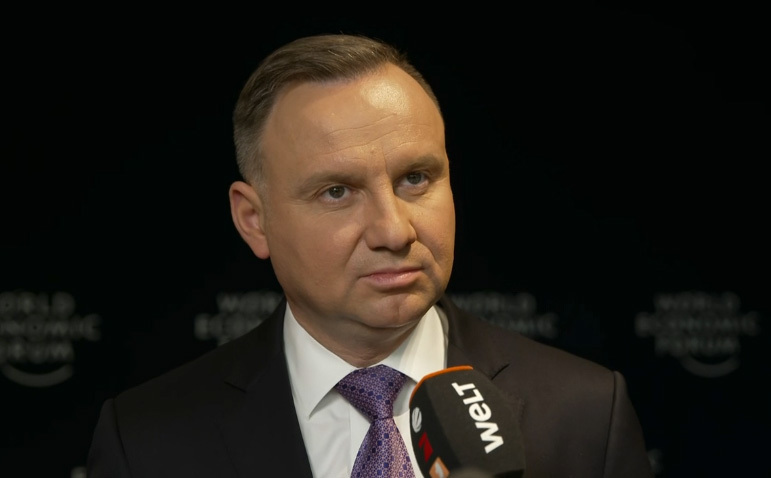 波兰总统杜达24日指责德国没有履行承诺交付坦克 视频截图